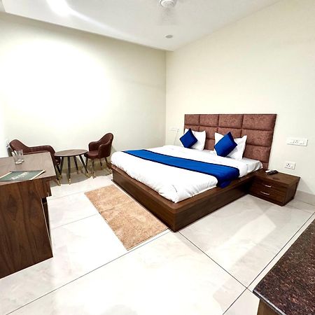 Prism Grand Hotel Zirakpur ภายนอก รูปภาพ