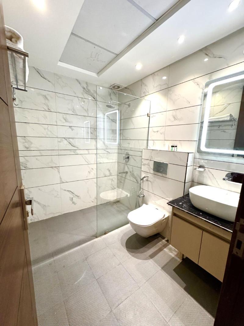 Prism Grand Hotel Zirakpur ภายนอก รูปภาพ