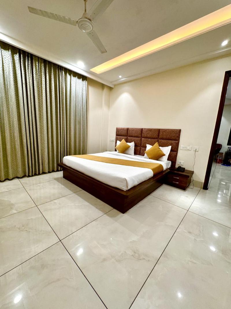 Prism Grand Hotel Zirakpur ภายนอก รูปภาพ