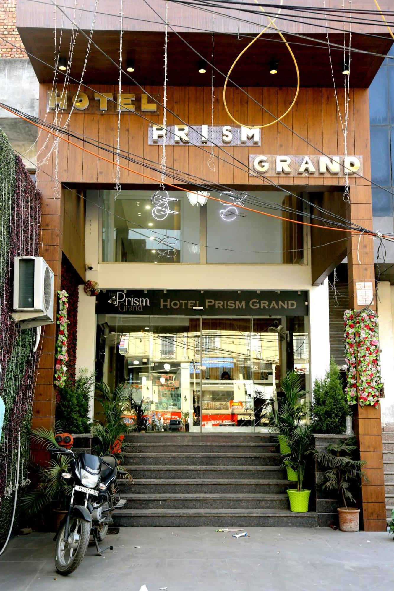 Prism Grand Hotel Zirakpur ภายนอก รูปภาพ