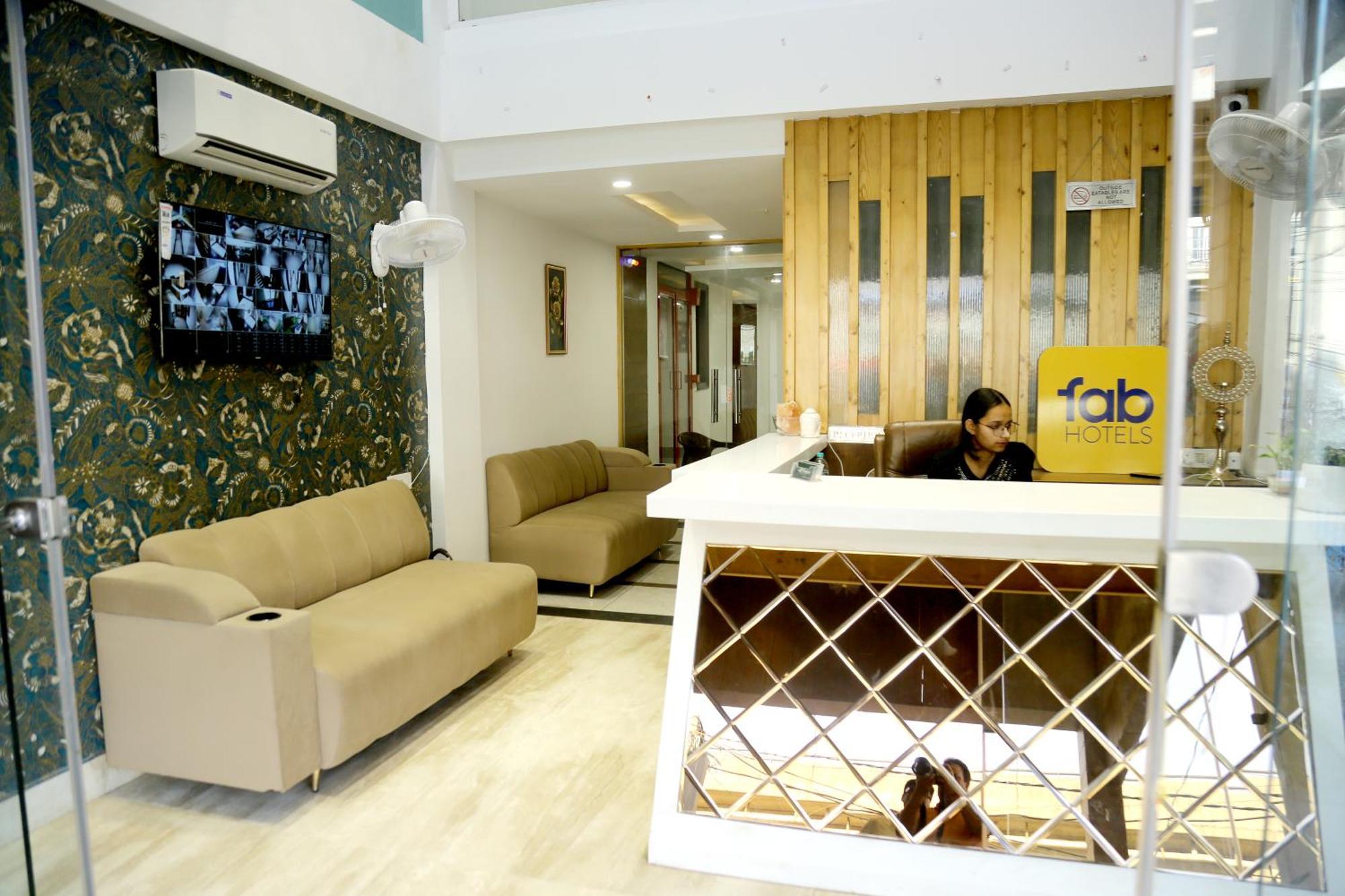 Prism Grand Hotel Zirakpur ภายนอก รูปภาพ