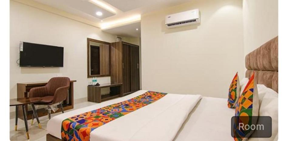 Prism Grand Hotel Zirakpur ภายนอก รูปภาพ