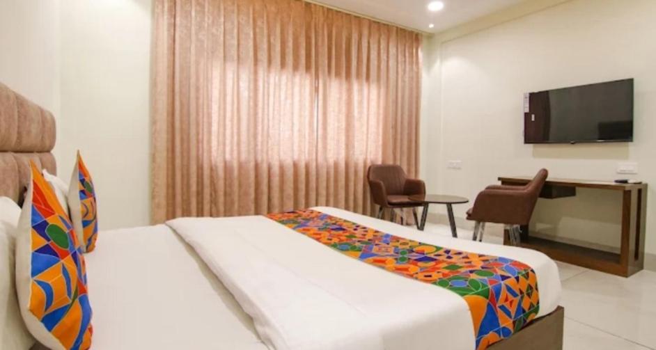Prism Grand Hotel Zirakpur ภายนอก รูปภาพ