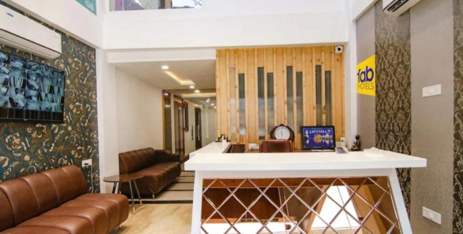 Prism Grand Hotel Zirakpur ภายนอก รูปภาพ
